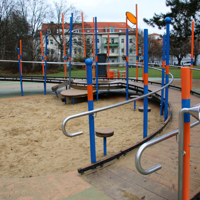 Förderung der Barrierefreiheit in Thüringen (Rollstuhlrampe auf dem barrierefreien Spielplatz BELLA in Erfurt)