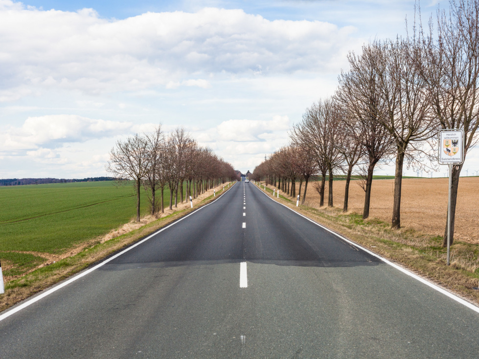 Infrastrukturförderung in Thüringen (im Bild: eine Landstraße in Thüringen)