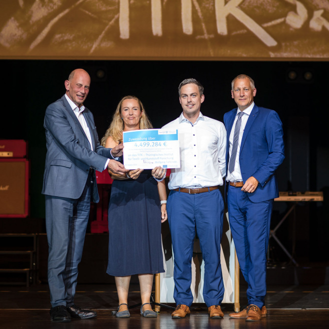 Fördercheck für neues Innovationszentrum in Rudolstadt-Schwarza übergeben.